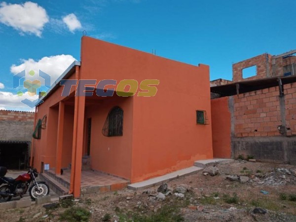 Excente casa areja e bem localizada , faça uma visita ! Foto 2