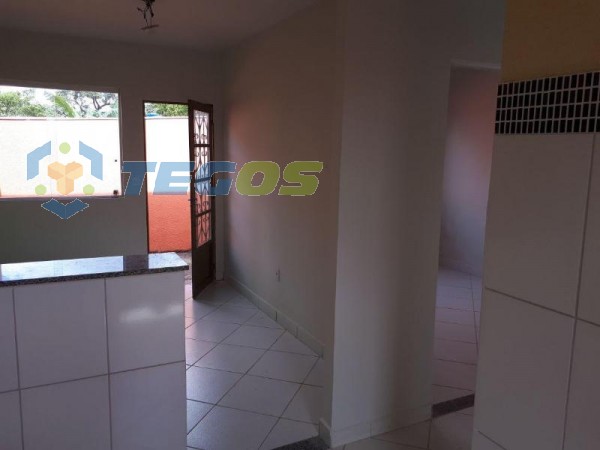 Casa com 02 dormitórios à venda por R$ 130.000,00 Foto 1