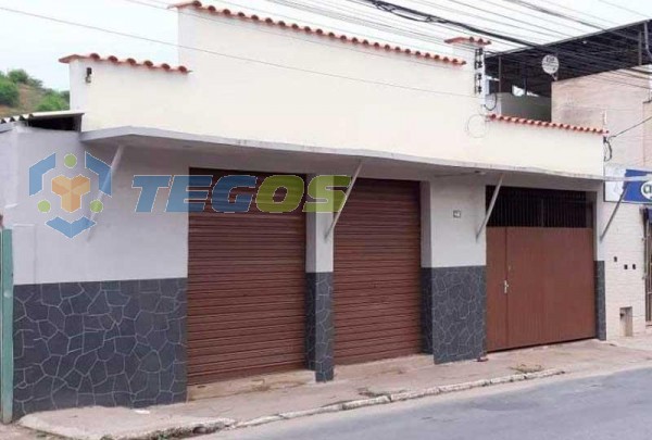 Refúgio Urbano: Casa com ponto comercial em terreno de 1000m² para venda em Coronel Fabriciano, MG Foto 1