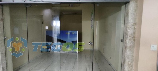 Loja localizado em Centro com área útil 27.52 m². Foto 2