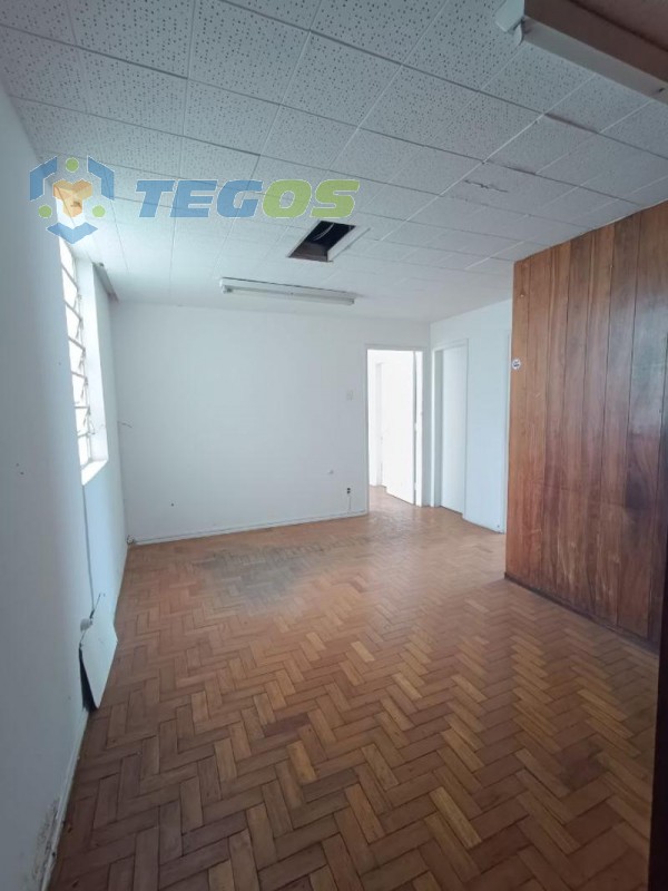 Sala localizado em Centro com área útil 77.00 m². Foto 3